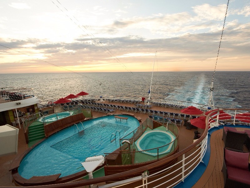 Carnival Croisière Breeze Piscine