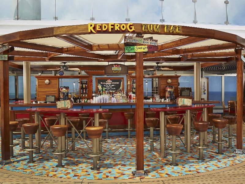 Croisière Carnival Freedom Bar à rhum Red Frog