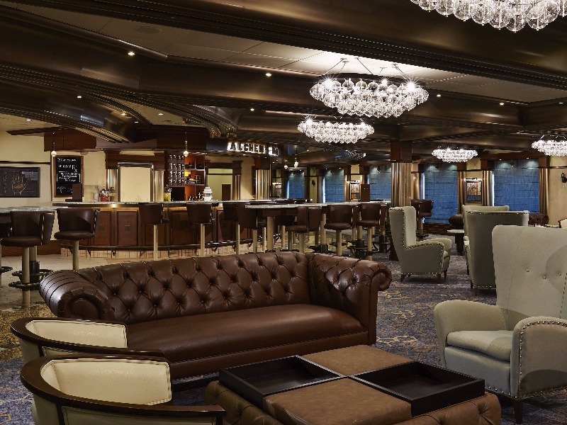 Carnival Croisière Pride Dégustation de martini au bar l’ Alchemy