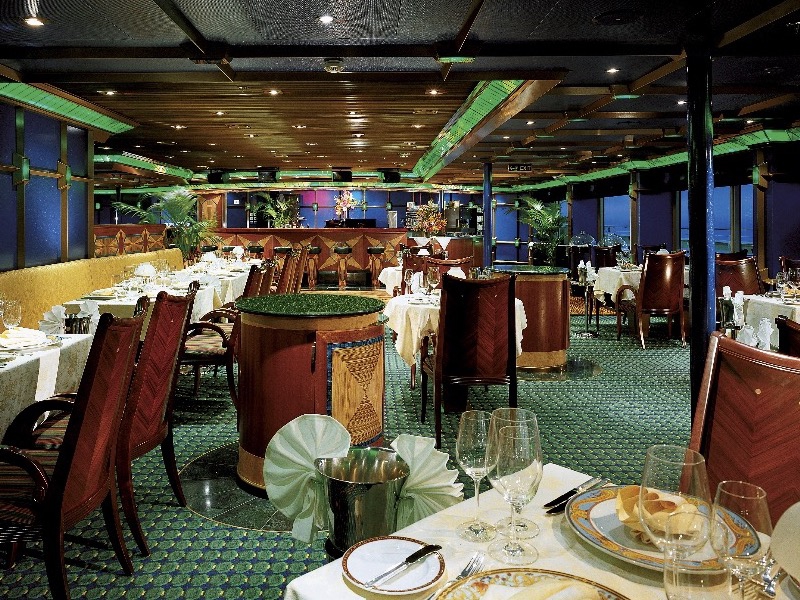 CCL Carnival Croisière Glory Restaurant Emerald Room steakhouse