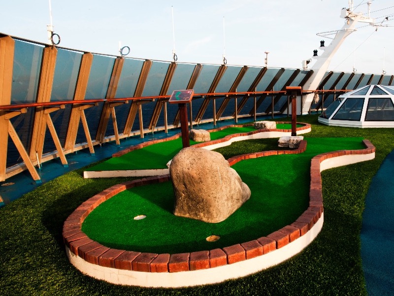 CCL Carnival Croisière Miracle Mini Golf