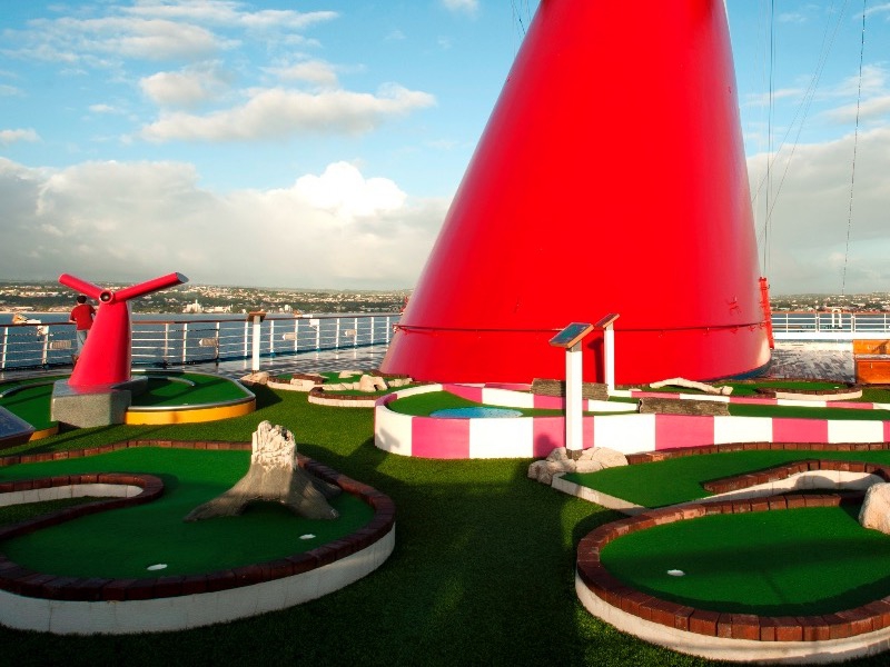 CCL Carnival Croisière Radiance Mini Golf