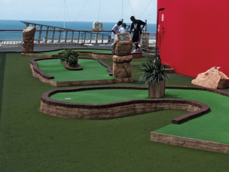 CCL Carnival Croisière Valor Mini Golf