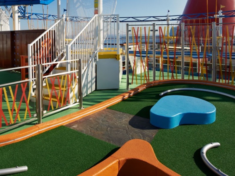 CCL Carnival Pride Minigolf