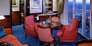 Croisière NCL Norwegian Cruise Line Sky Penthouse face à l'avant du navire avec grand balcon