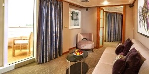 Croisière NCL Norwegian Cruise Line Sun Penthouse face à l'arrière du navire (poupe) avec grand balcon