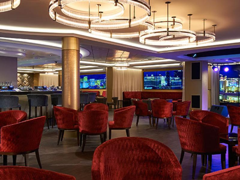 Croisière NCL Norwegian Escape Bar Skyline