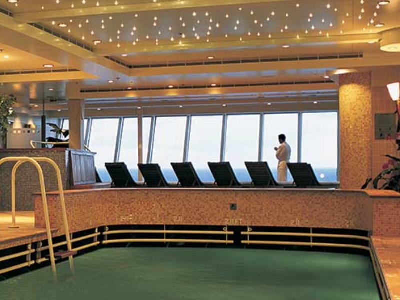 Croisière NCL Norwegian Star piscine intérieure pour longueur et jacuzzi