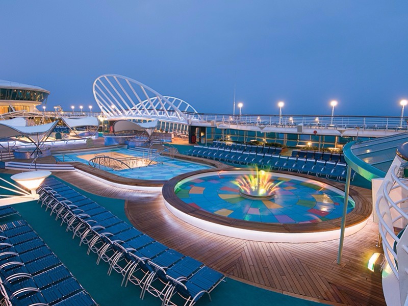 Croisière RCI Royal Caribbean Enchantment of the Seas piscines