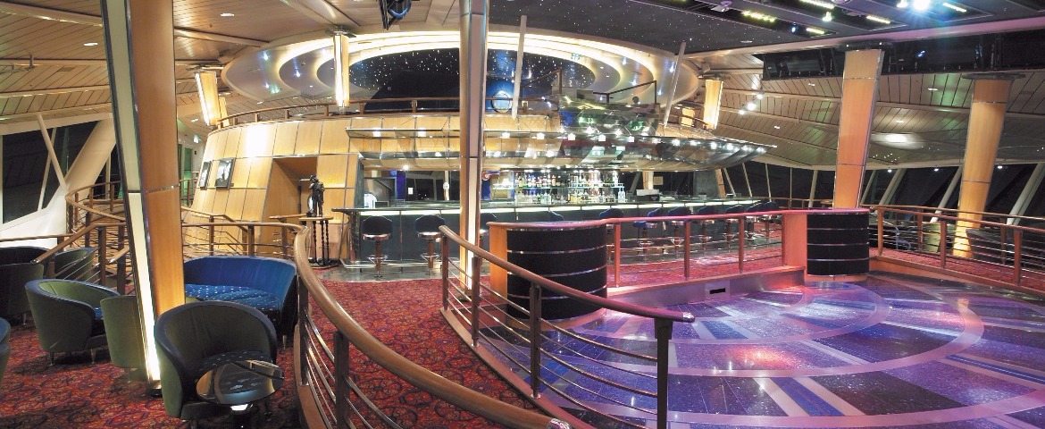 Croisière RCI Royal Caribbean Enchantment of the Seas Viking Crown Lounge