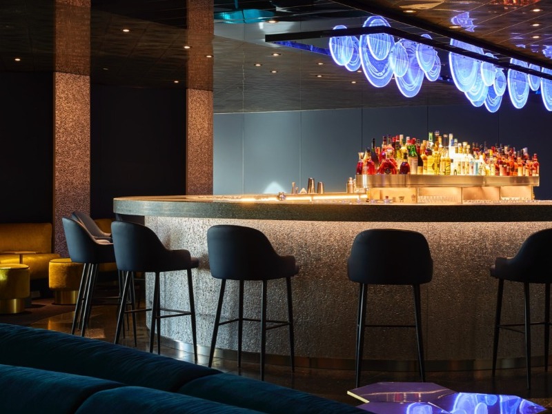 Croisière Virgin Voyages Bar On the Rocks