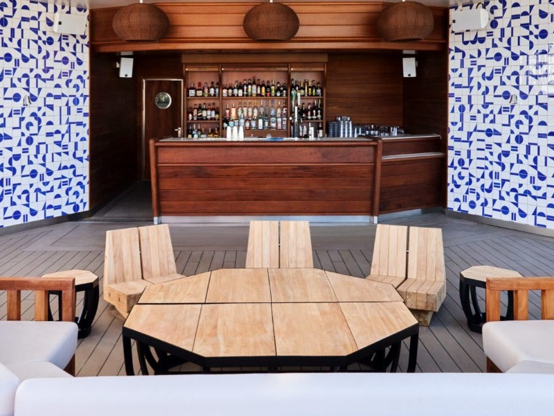 Croisière Virgin Voyages Bar the Dock