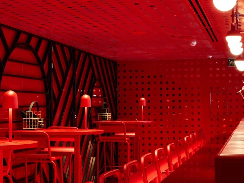 Croisière Virgin Voyages Bar The Red